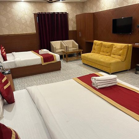 Royal Heritage Hotel & Resort Ayodhya Bagian luar foto