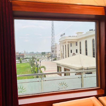 Royal Heritage Hotel & Resort Ayodhya Bagian luar foto