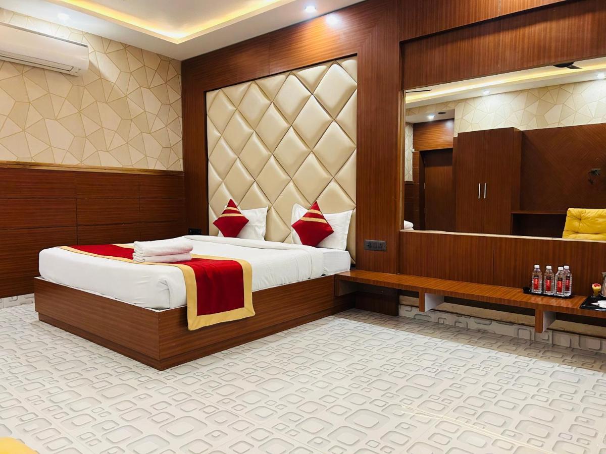 Royal Heritage Hotel & Resort Ayodhya Bagian luar foto