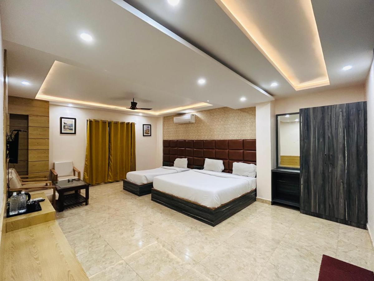 Royal Heritage Hotel & Resort Ayodhya Bagian luar foto