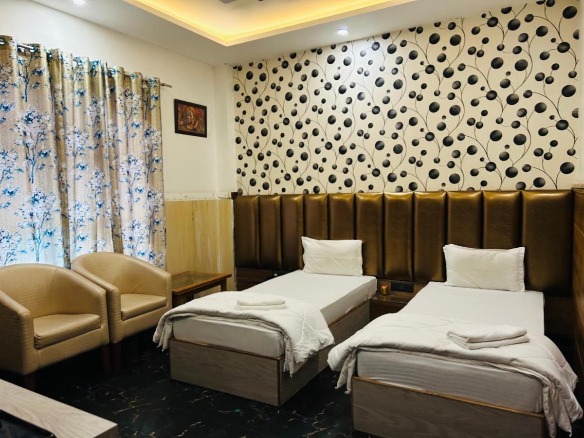 Royal Heritage Hotel & Resort Ayodhya Bagian luar foto